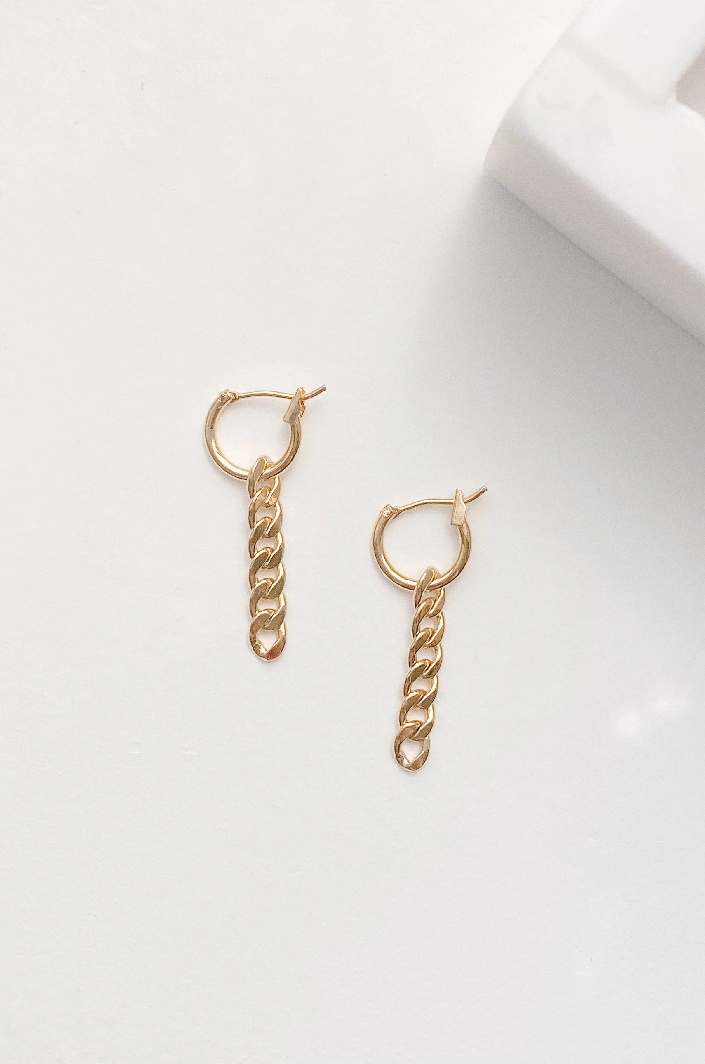 Cool Girl Mini Huggie Chain Earrings - 14K Gold