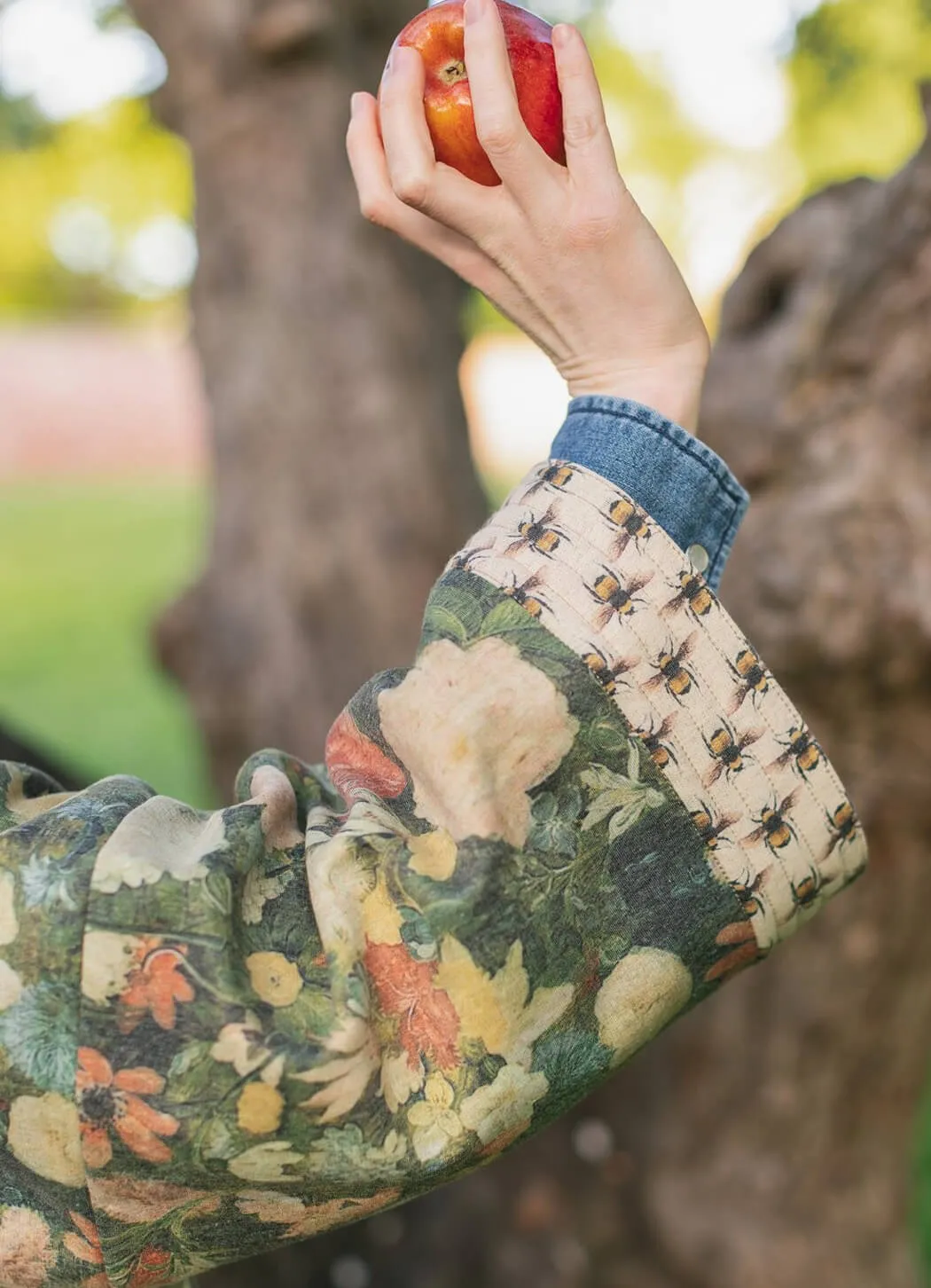 Market of Stars I Dream in Flowers Cozy Bees Fleece Cardigan Kimono Jacket