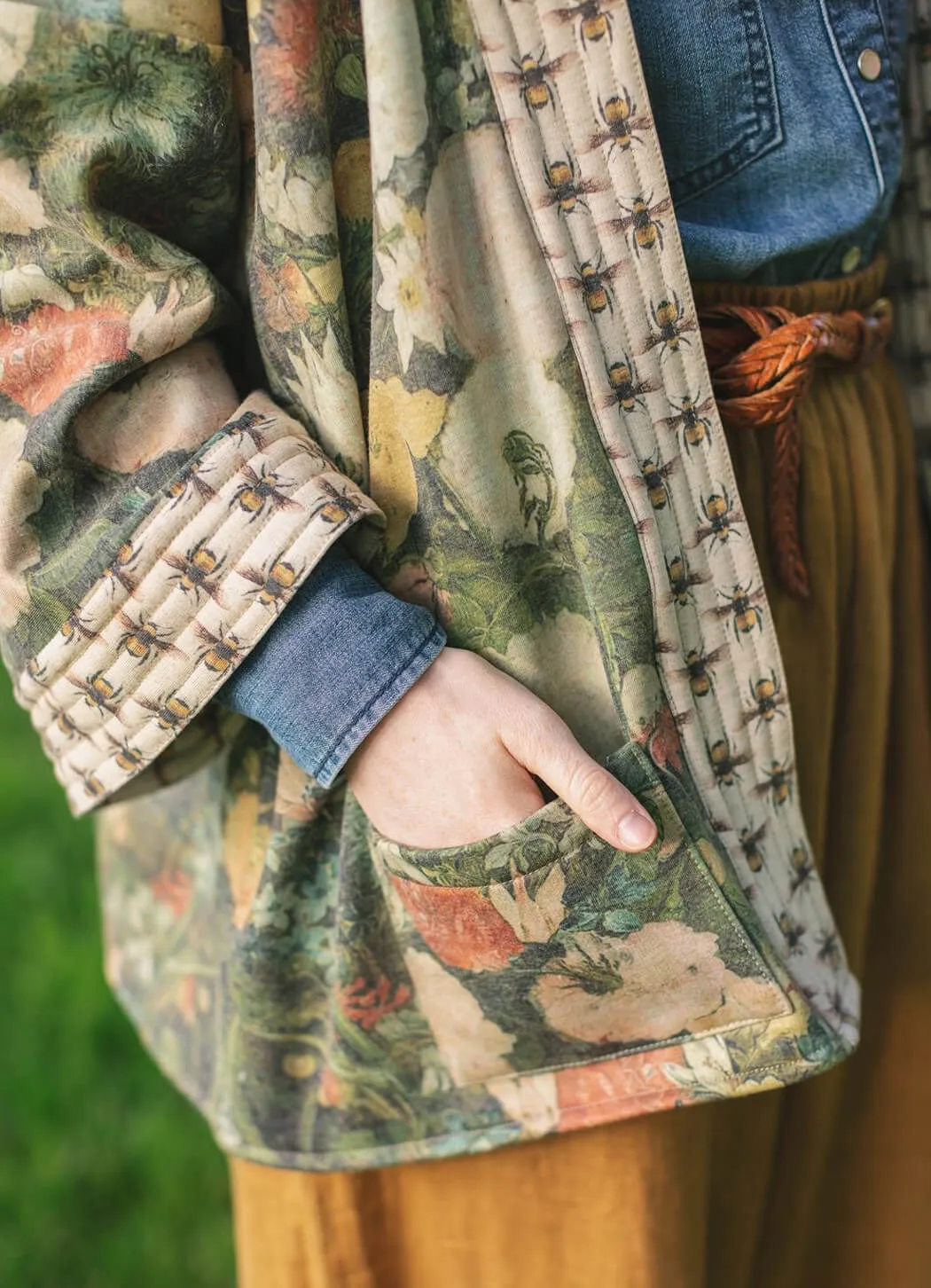 Market of Stars I Dream in Flowers Cozy Bees Fleece Cardigan Kimono Jacket